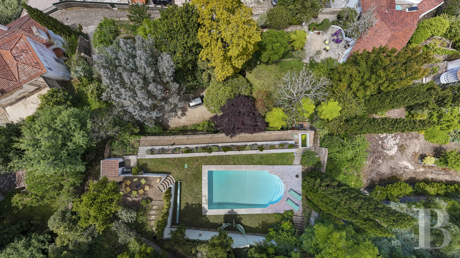 A proximité de Lisbonne, à l’entrée du parc naturel de Sintra-Cascais, une maison de village avec jardin, terrasses et patios - photo  n°5